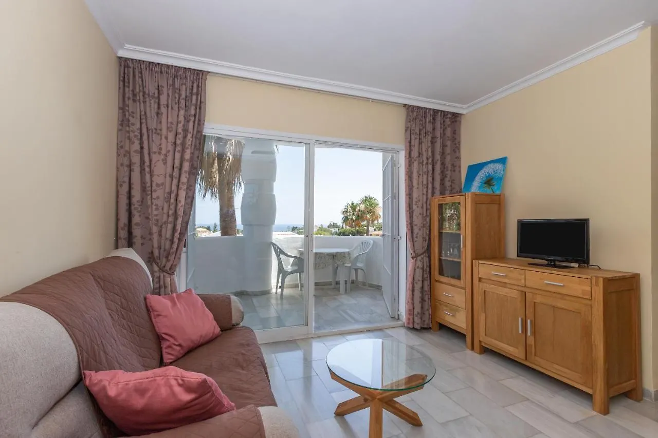 Lovely 2 Bed Apt Overlooking Golf Sitio de Calahonda Apartment
