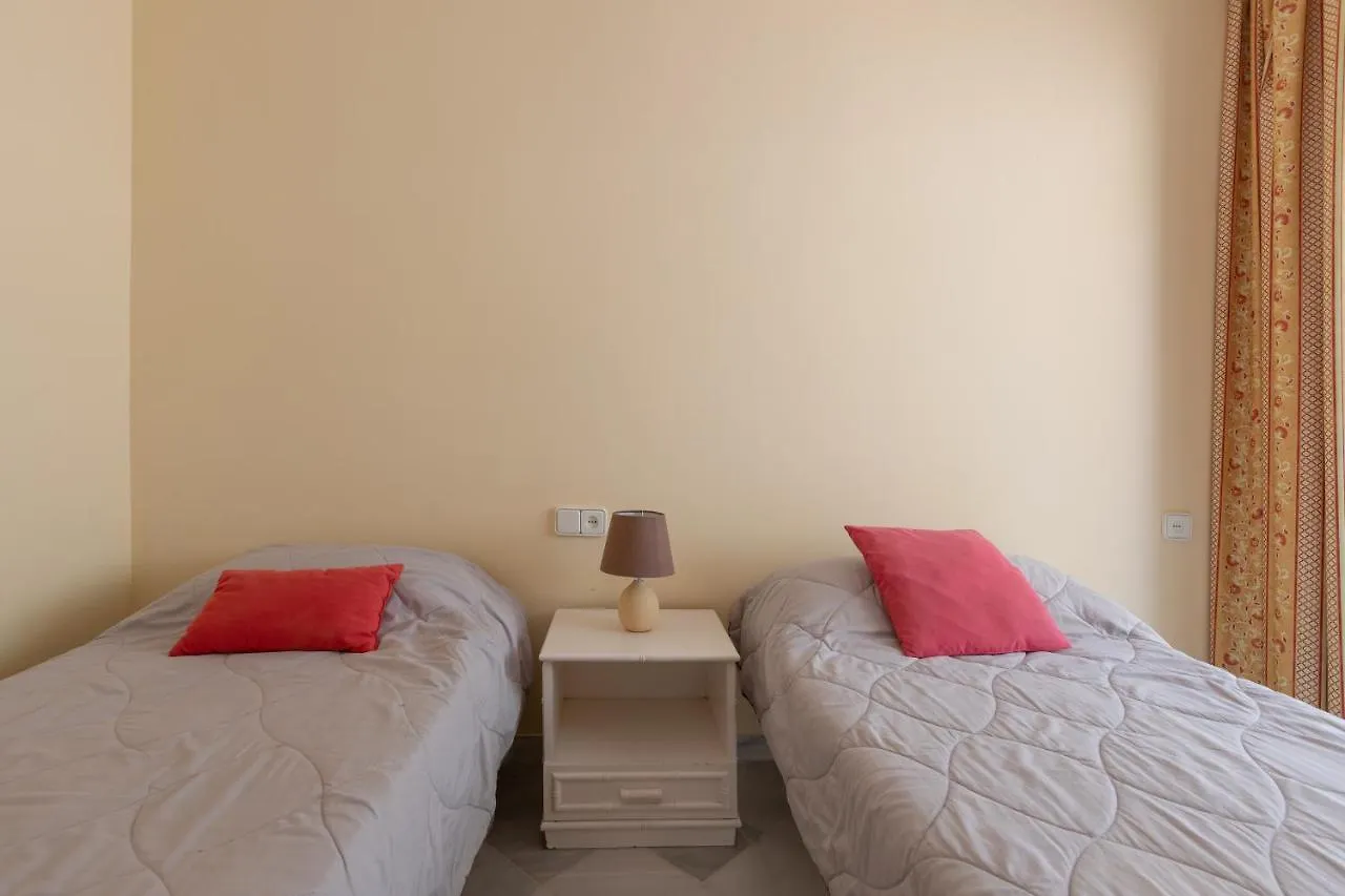 Lovely 2 Bed Apt Overlooking Golf Sitio de Calahonda Apartment