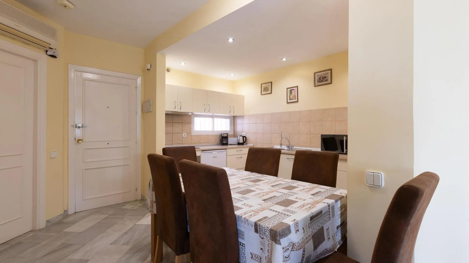 Lovely 2 Bed Apt Overlooking Golf Sitio de Calahonda Apartment