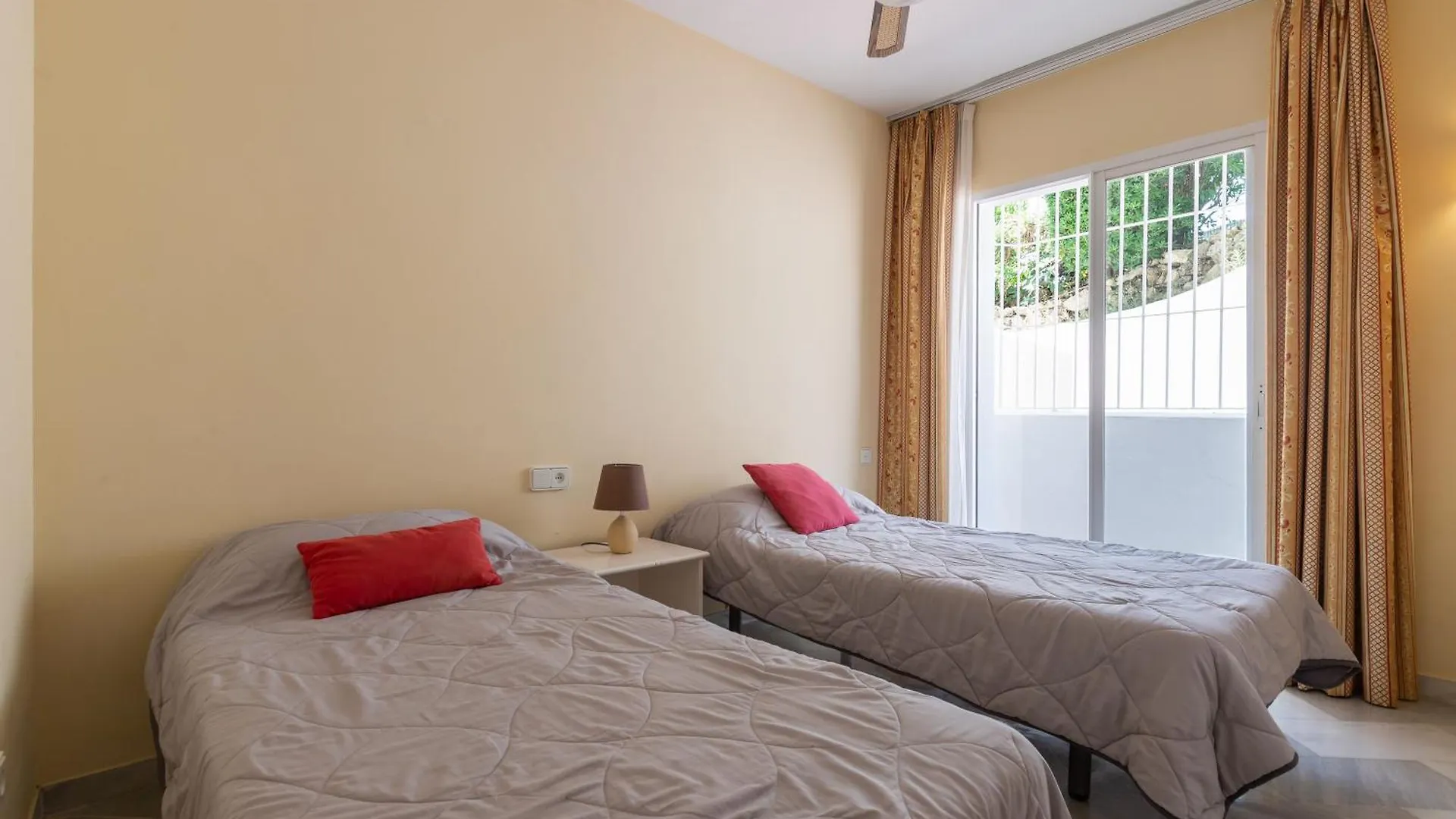 Apartment Lovely 2 Bed Apt Overlooking Golf Sitio de Calahonda