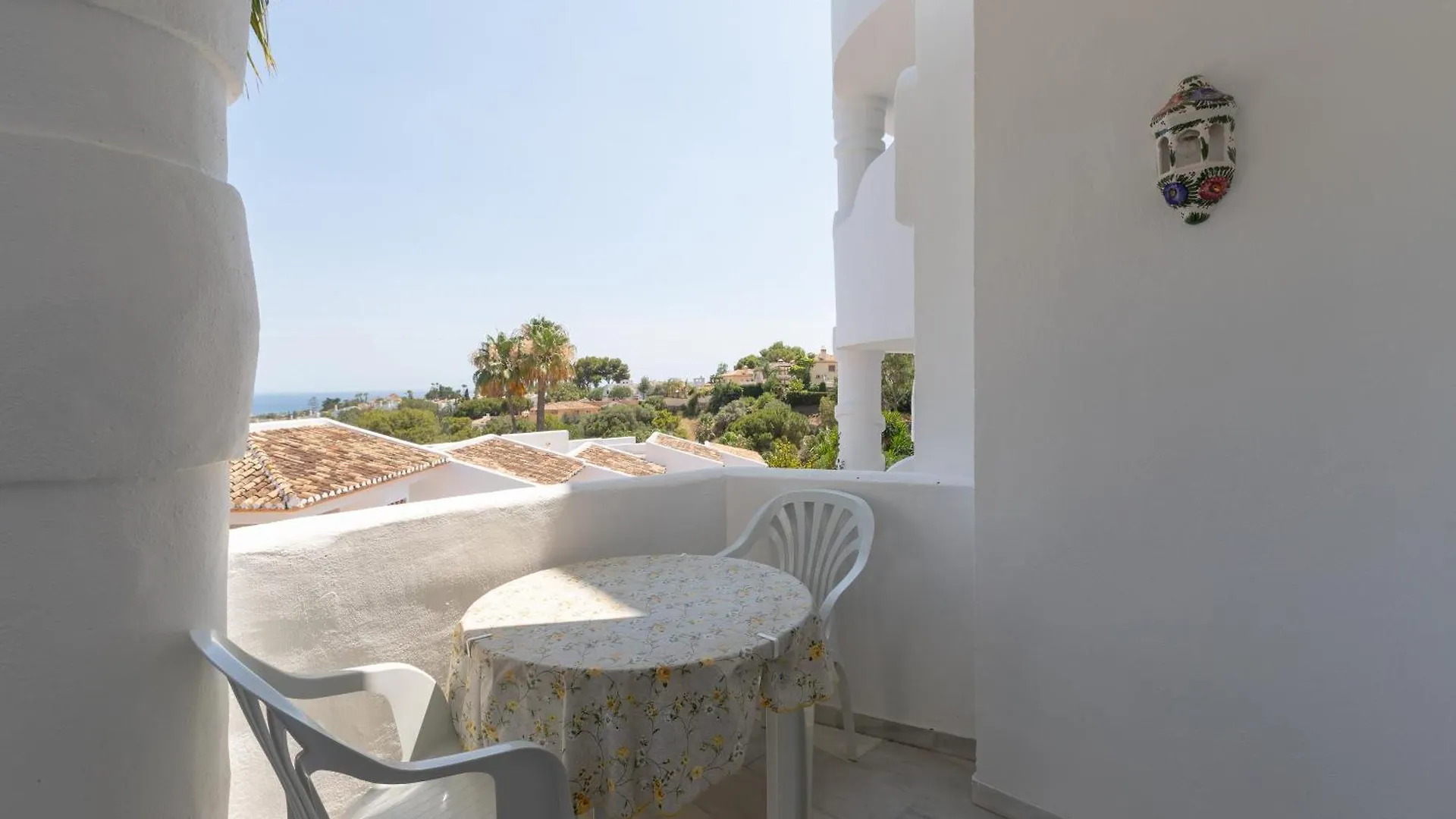 Lovely 2 Bed Apt Overlooking Golf Sitio de Calahonda Spain